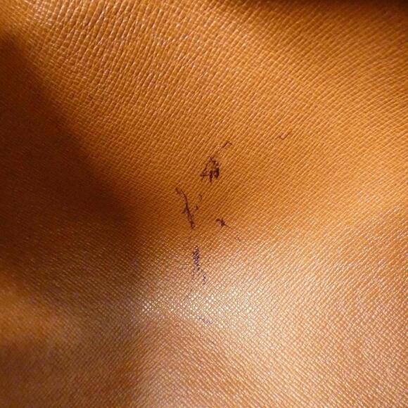 LOUIS VUITTON Gold Monogram Pouch - Picture 10 of 10